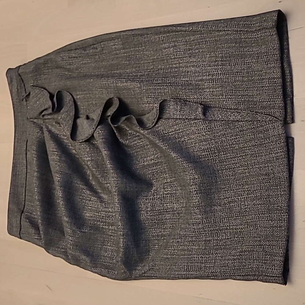 LIKE NEW Sine Grey Pencil Skirt with Ruffled Detail Vicose Blend